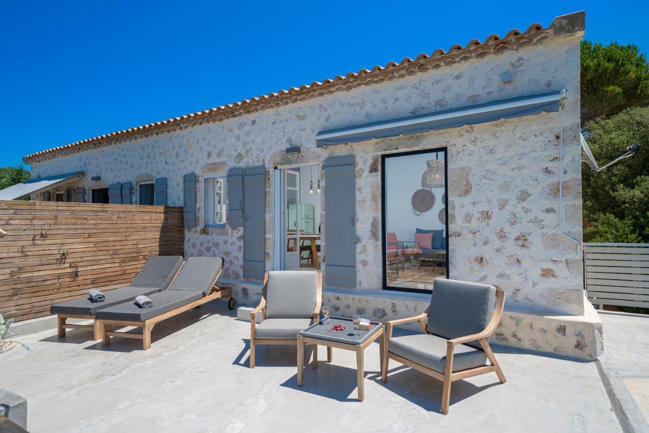 Blue Horizon Cottages Tzamarelata エクステリア 写真